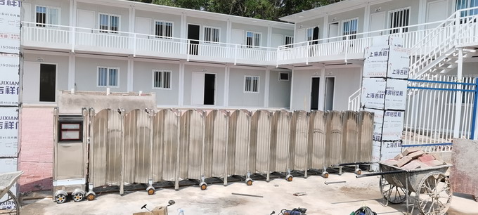 電(diàn)動伸縮門廠家